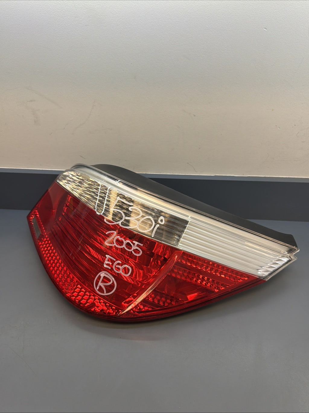 2004-2007 BMW 5 SERIES M5 E60 REAR RIGHT PASSENGER TAIL LIGHT LAMP OEM 7165740