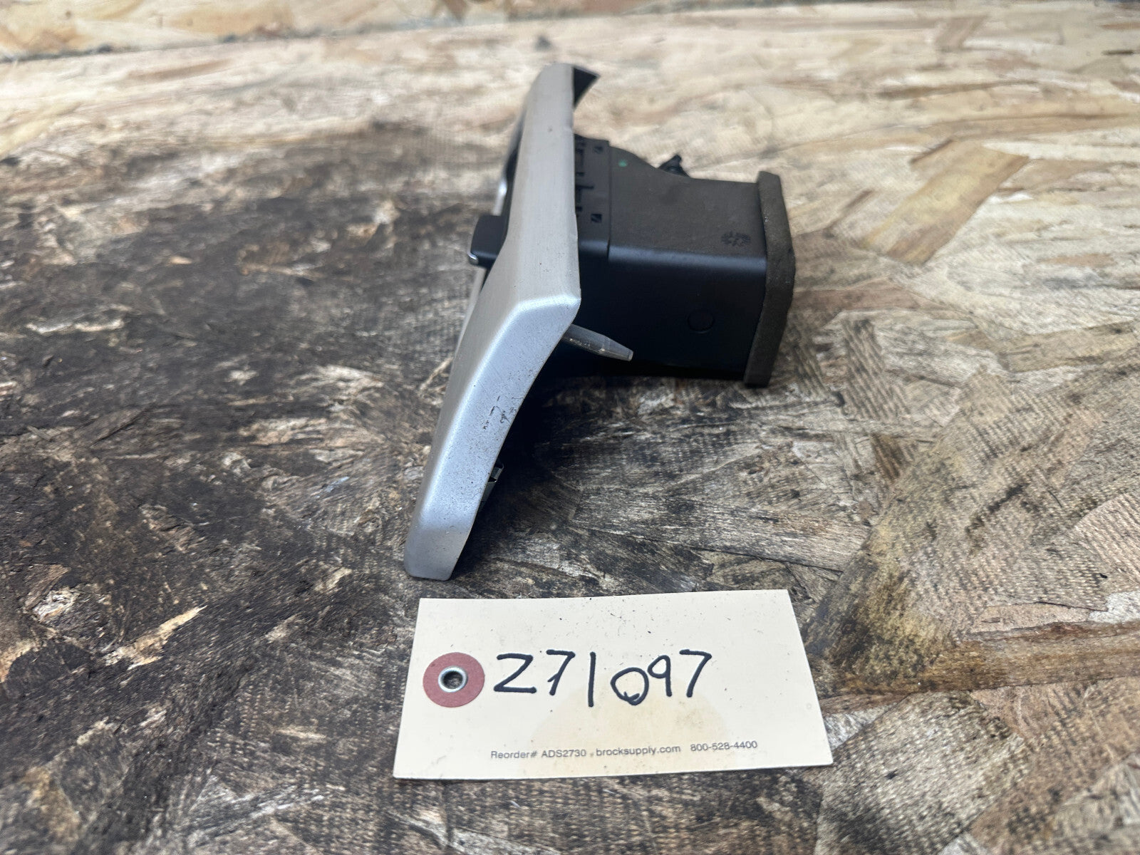 BMW 04-11 E90 3 SERIES FRONT LEFT DRIVER SIDE AIR VENT ALUMINUM TRIM 9123297