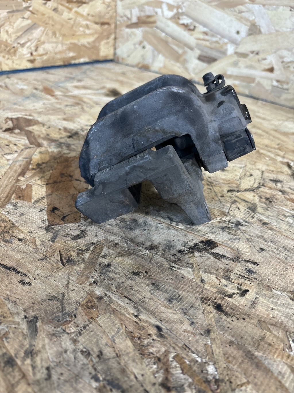 W09067 - 163W RIGHT REAR BRAKE CALIPER / 681582 FOR BMW 3 SERIES