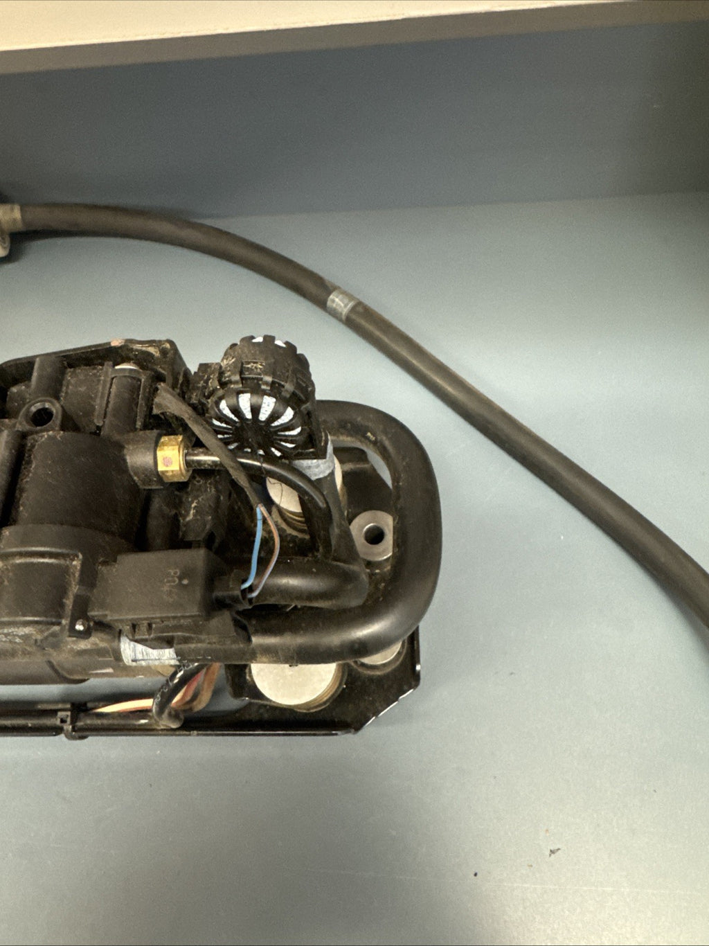 2009 - 2016 Fits Bmw 535iGT 5 7 Series Air Suspension Compressor Pump 6794465