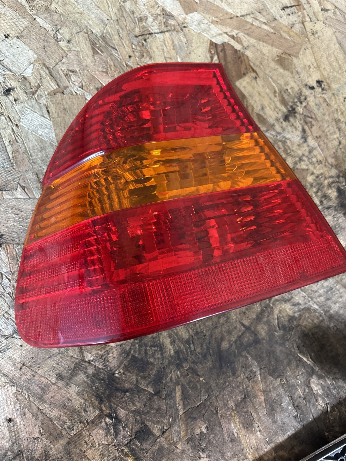 2002 2003 2004 2005 BMW E46 Left Driver Rear Tail Light Lamp 6907933 OEM