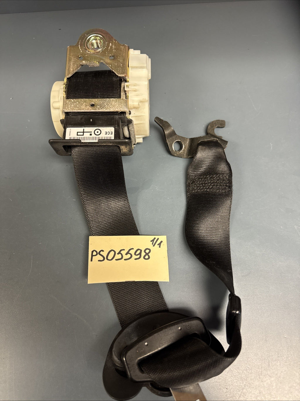 2006-2011 BMW 328i 335i E90 Left Front Seat Belt 72119117219 OEM Used