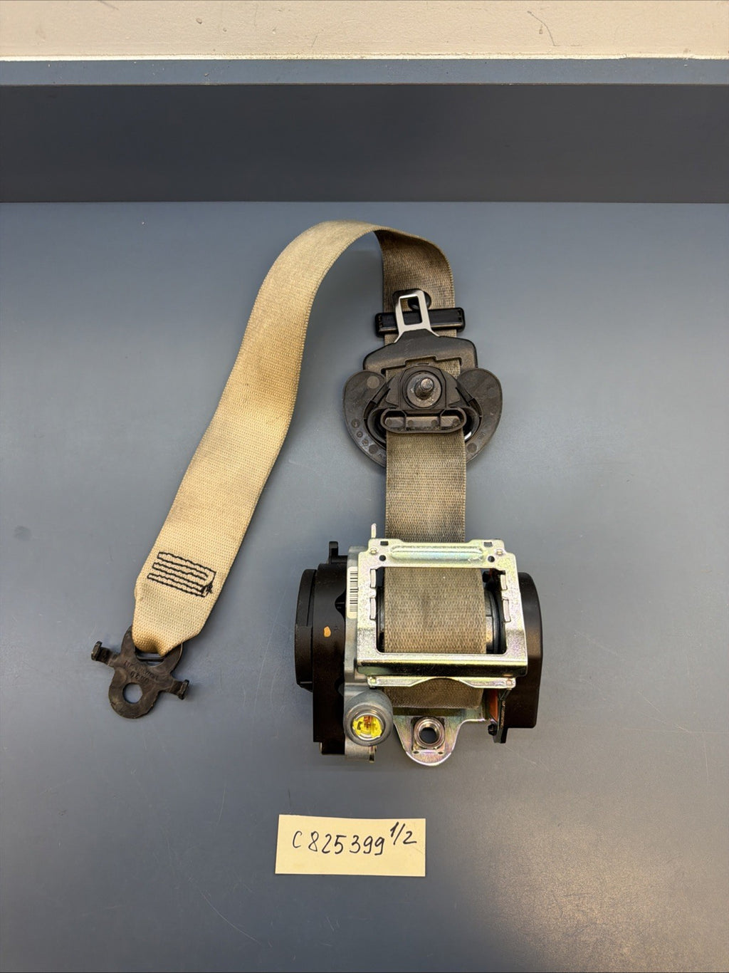 11-16 BMW F10 FRONT LEFT DRIVER SEAT BELT RETRACTOR OEM 618120900 BEIGE
