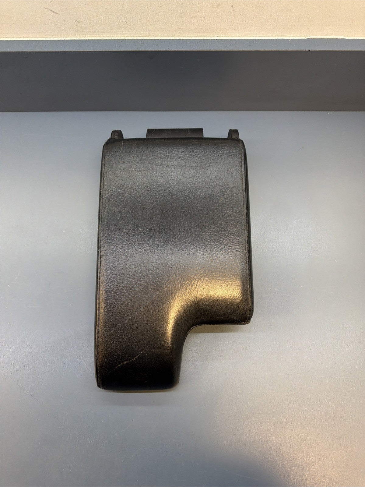 BMW E46 2 DOOR 4 DOOR CENTER CONSOLE ARMREST STORAGE LEATHER BLACK 8213678