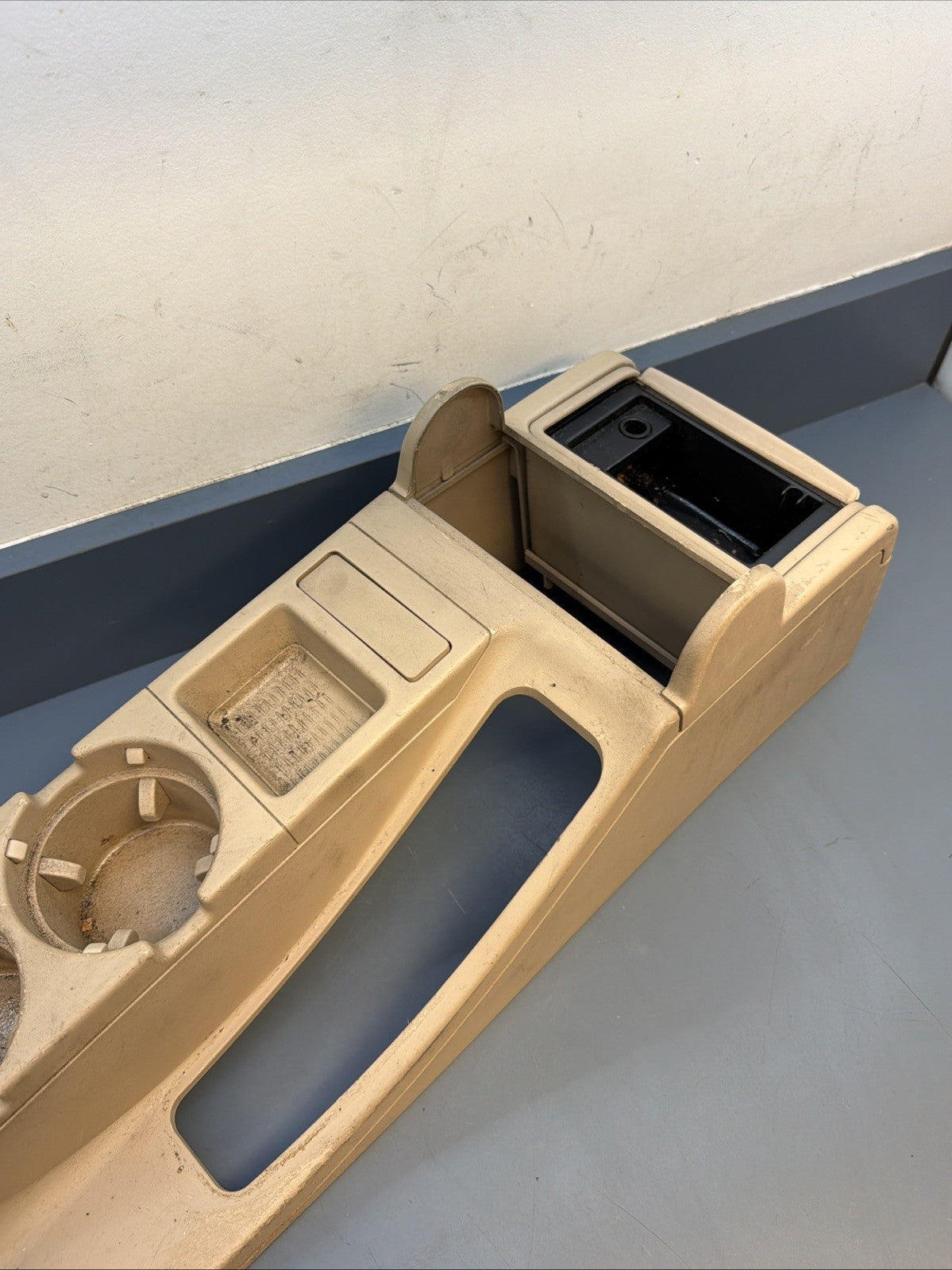 00-06 BMW E46 3-Series Center Console Cupholder Assembly BEIGE OEM 8213680 *READ