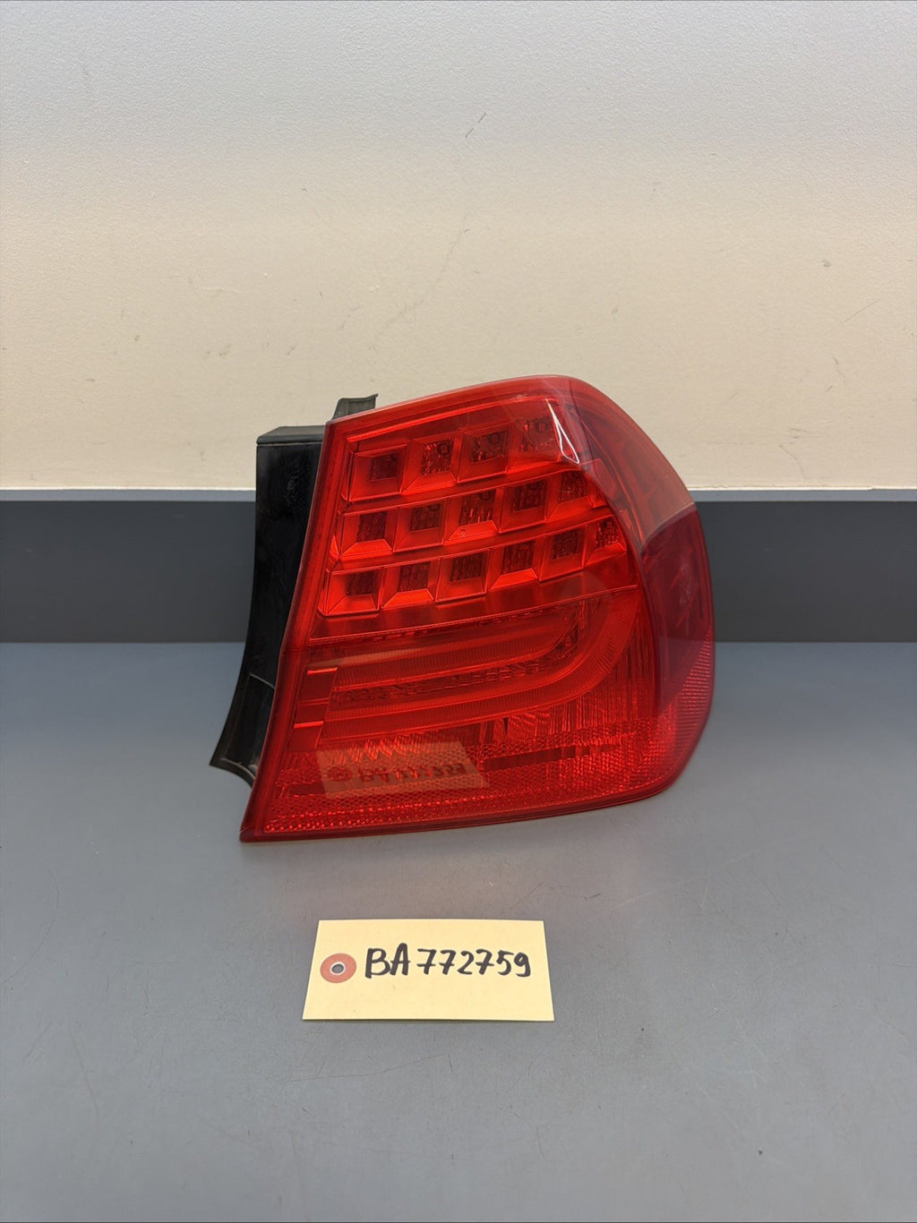 09-11 Bmw E90 328 335 M3 Rear Right Side LCI Outer Taillight Lamp Oem 7289430