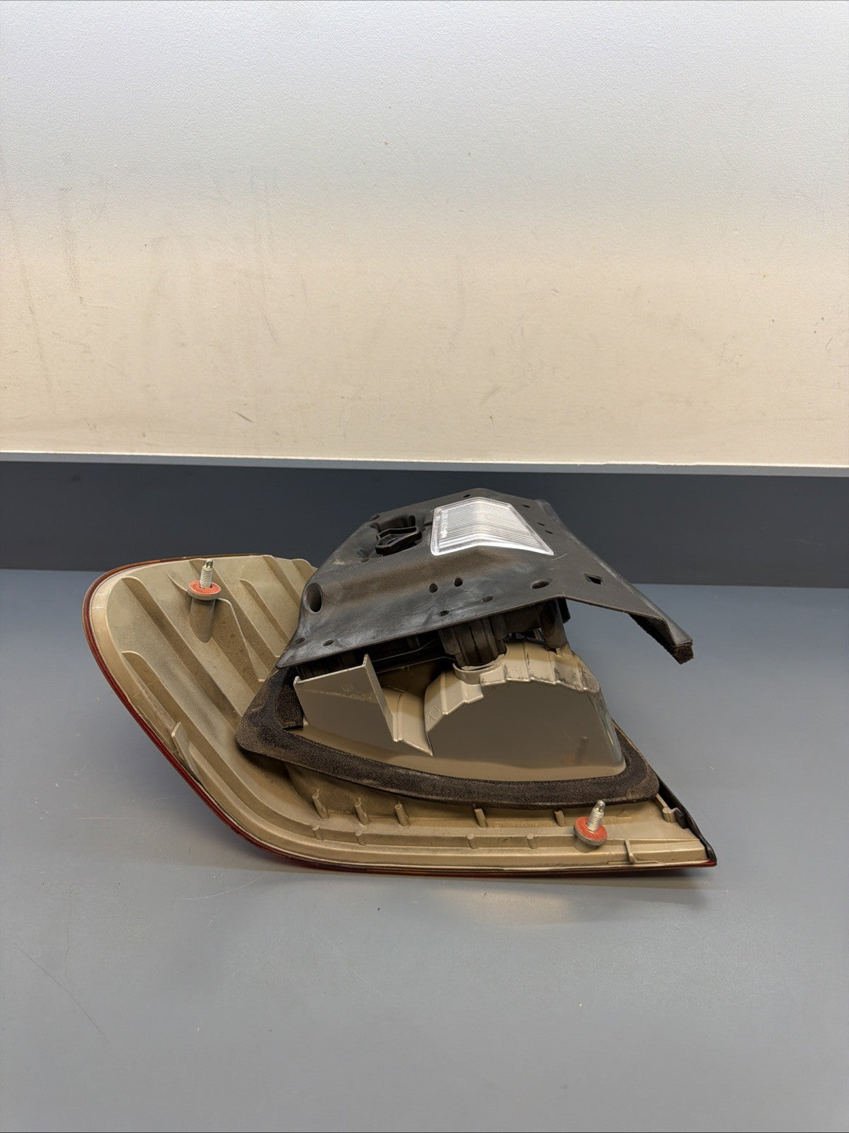 02-05 BMW E46 325i 325xi 330i Sedan Rear Right Tail Light Assy 6946534 OEM