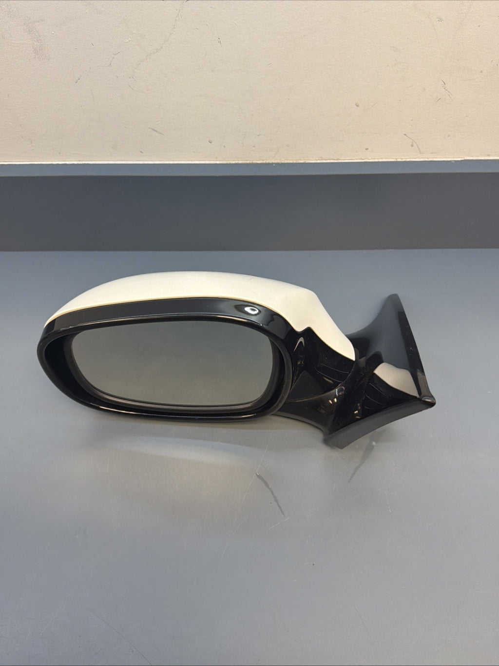 BMW 2009-2013 E90 LCI POWER LEFT DRIVER SIDE MIRROR WHITE OEM 7208146