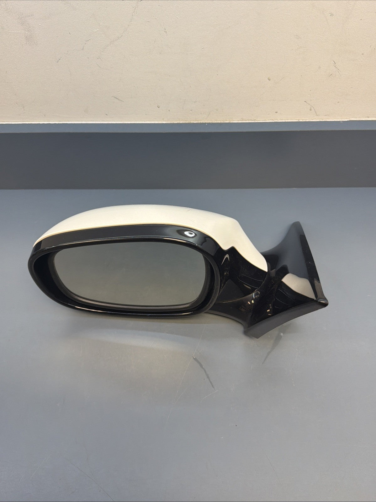 BMW 2009-2013 E90 LCI POWER LEFT DRIVER SIDE MIRROR WHITE OEM 7208146