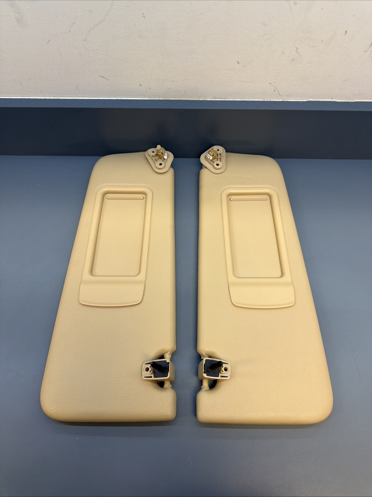 2012-2015 BMW X1 E84 BEIGE LEFT RIGHT SUN VISOR SET 7252056 7252055