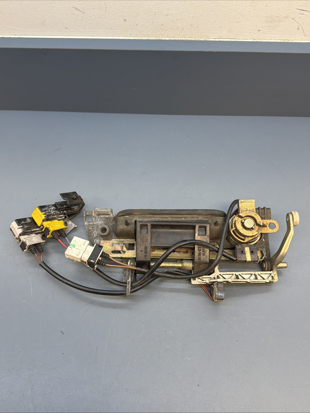 OEM BMW E34 530i Rear Right Door Handle Bracket 51211960801 