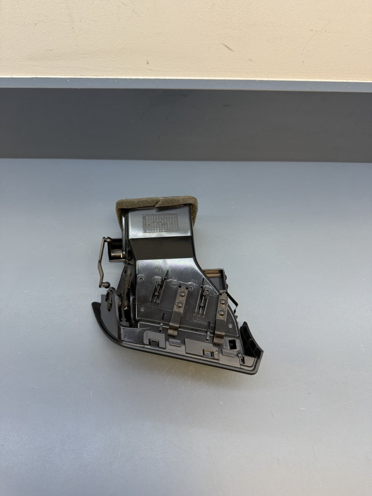 12-15 BMW X1 E84 Left Driver Dash Air Vent Airvent Assembly OEM 9258362