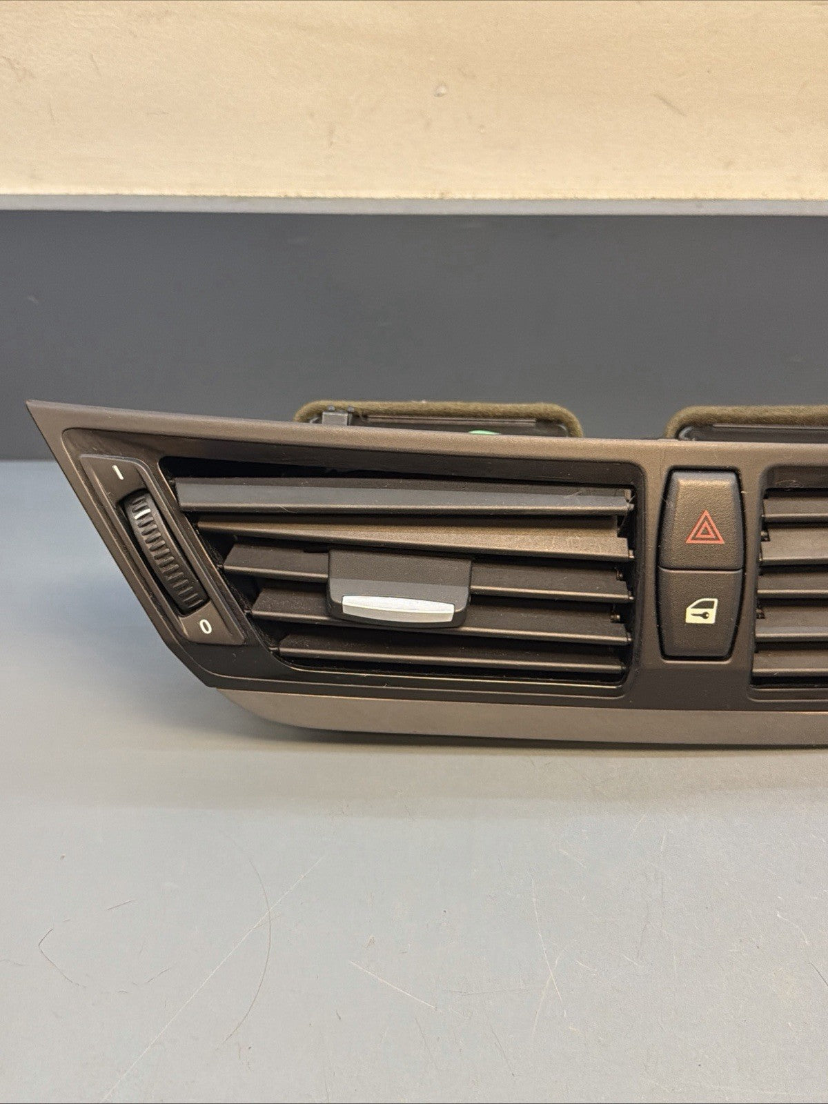 12-15 BMW X1 E84 DASHBOARD PANEL & AIR VENT GRILLE TRIM SILVER 9258354 8049413