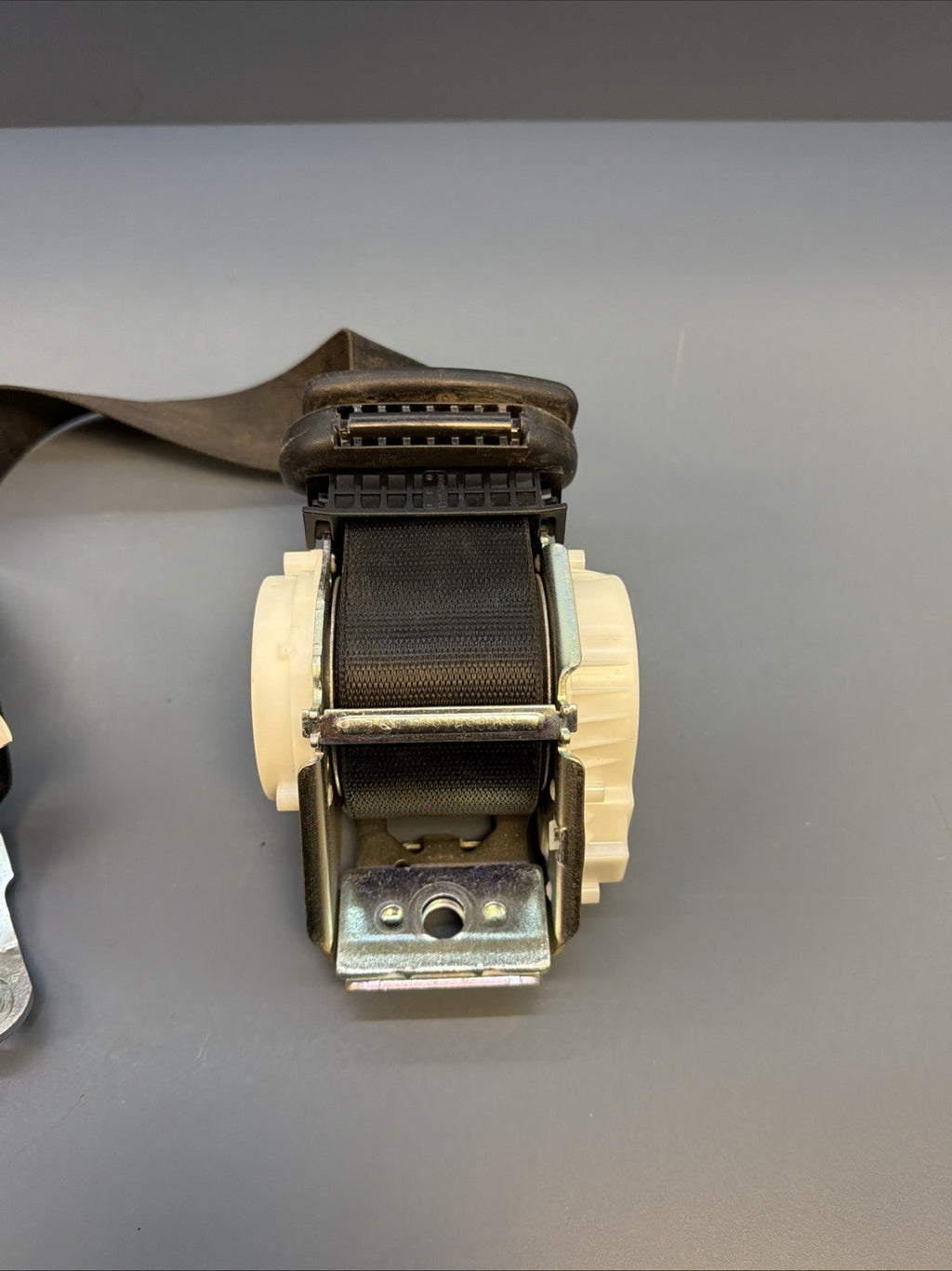 03-10 BMW E63 E64 645 650 M6 REAR LEFT or RIGHT SEAT BELT CONVERTIBLE 34003266