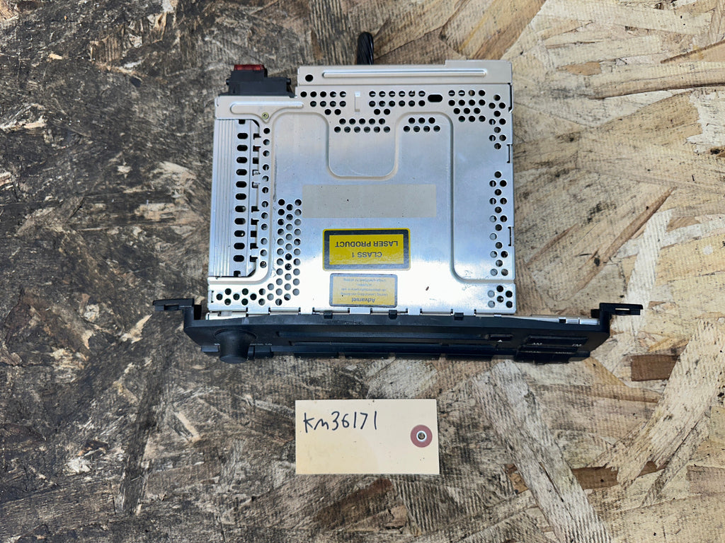 BMW 97-06 E46 3 SERIES CENTER CONSOLE CD/RADIO STEREO RADIO PLAYER OEM 6941505