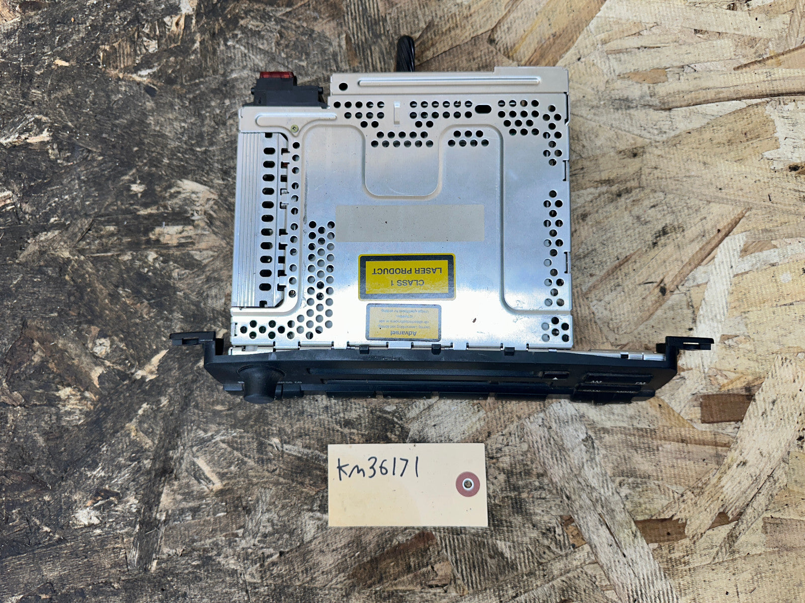 BMW 97-06 E46 3 SERIES CENTER CONSOLE CD/RADIO STEREO RADIO PLAYER OEM 6941505