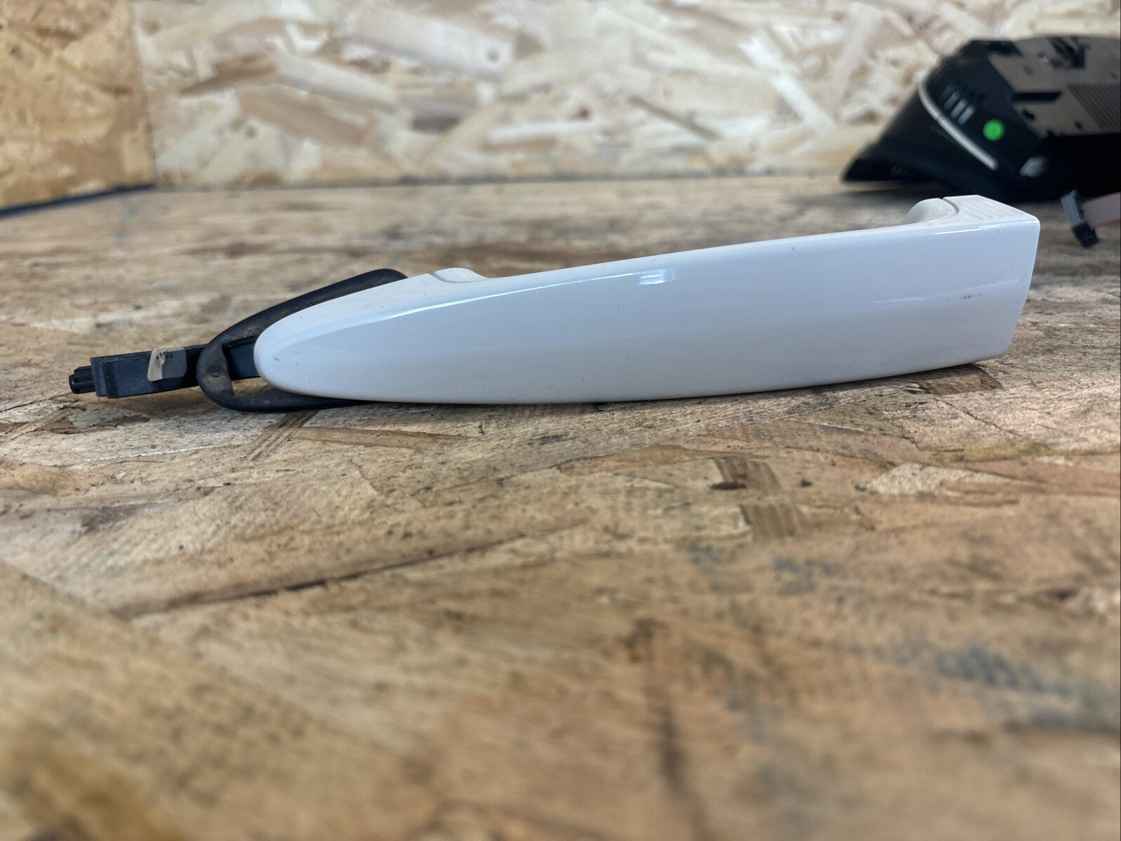 BMW X5 2010 DOOR HANDLE EXTERIOR PAIR 7209315 7138337