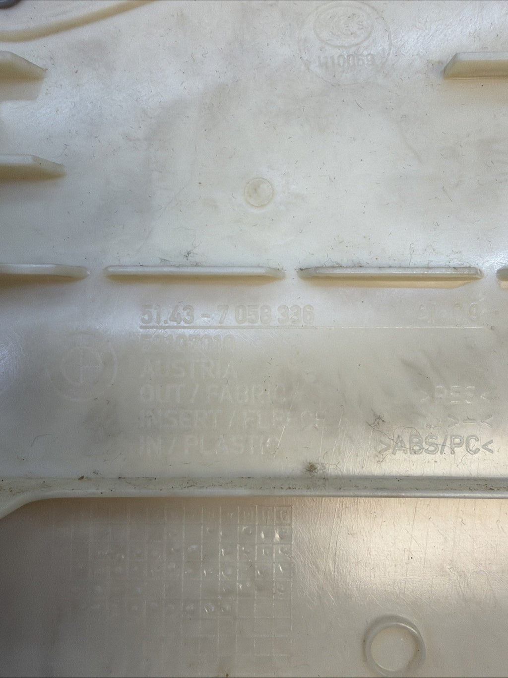 BMW 328I 325I 335I E90 OEM 07-11 PASSENGER SIDE UPPER B PILLAR TRIM COVER