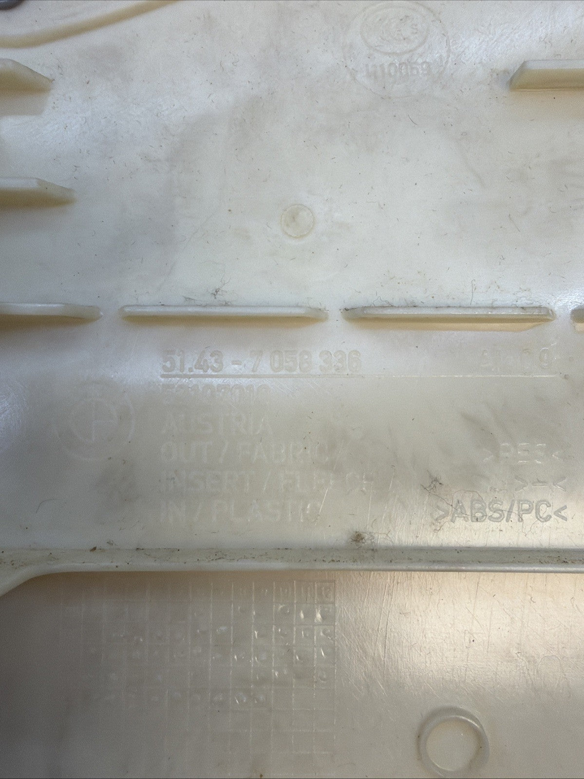 BMW 328I 325I 335I E90 OEM 07-11 PASSENGER SIDE UPPER B PILLAR TRIM COVER