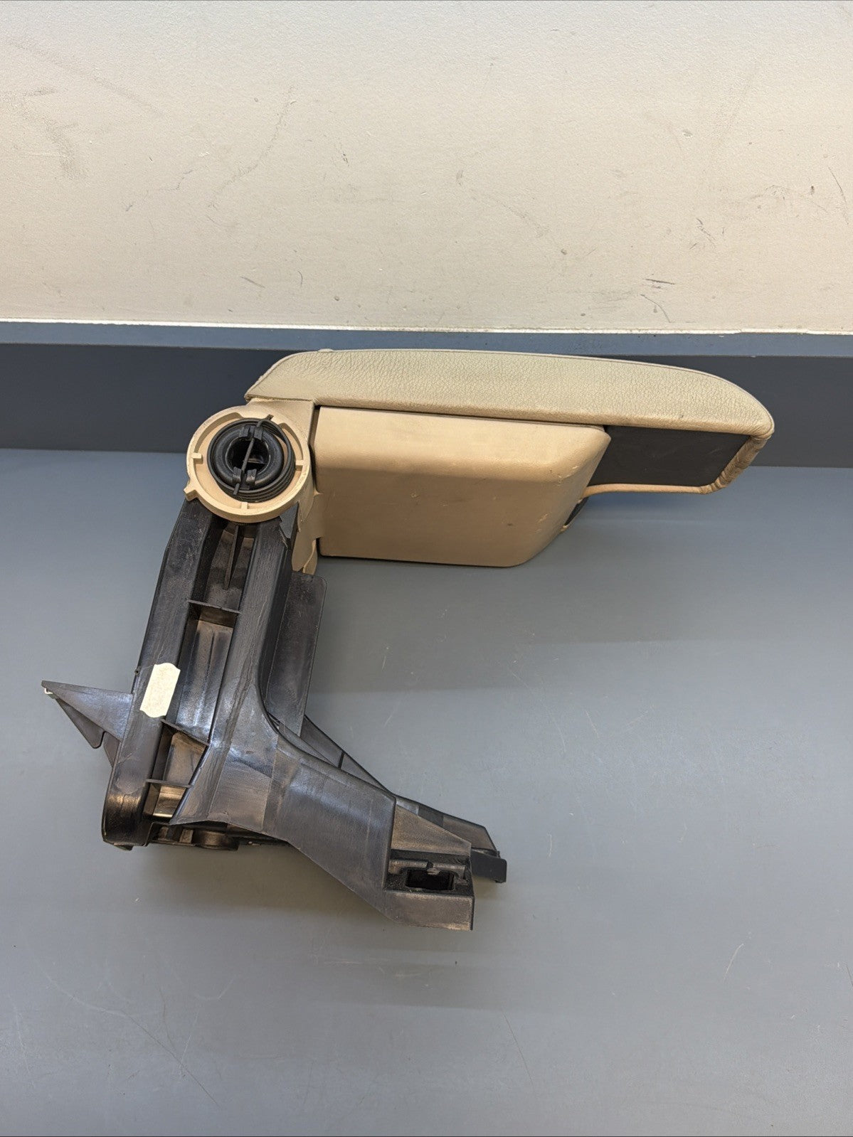 01-06 BMW E46 3 Series Center Console Armrest Storage Box Genuine BEIGE 8213678