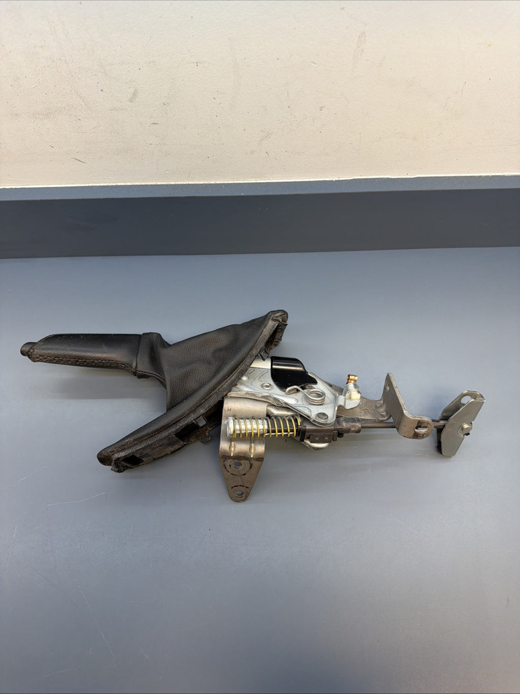 BMW E82 E88 128i 135i E90 E91 E92 E93 328i 335i HANDBRAKE LEVER ASSEMBLY 6764924