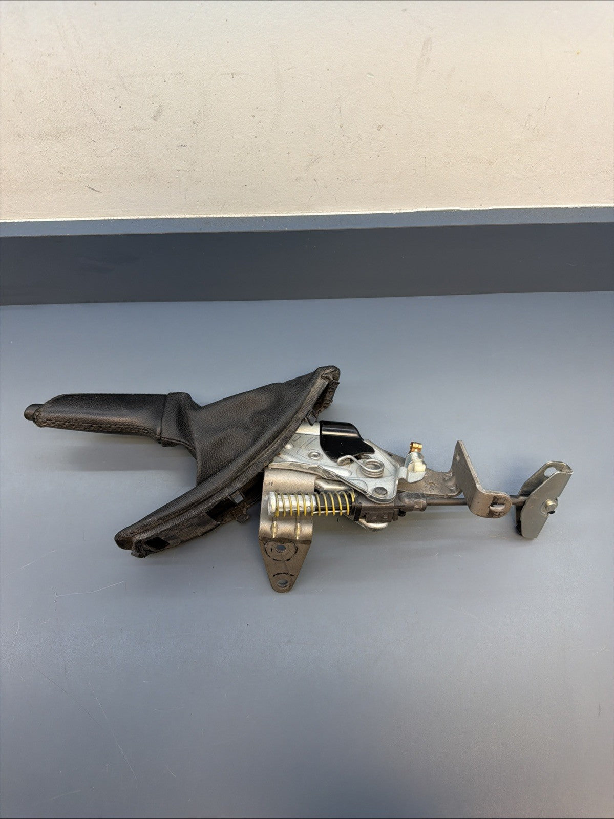 BMW E82 E88 128i 135i E90 E91 E92 E93 328i 335i HANDBRAKE LEVER ASSEMBLY 6764924