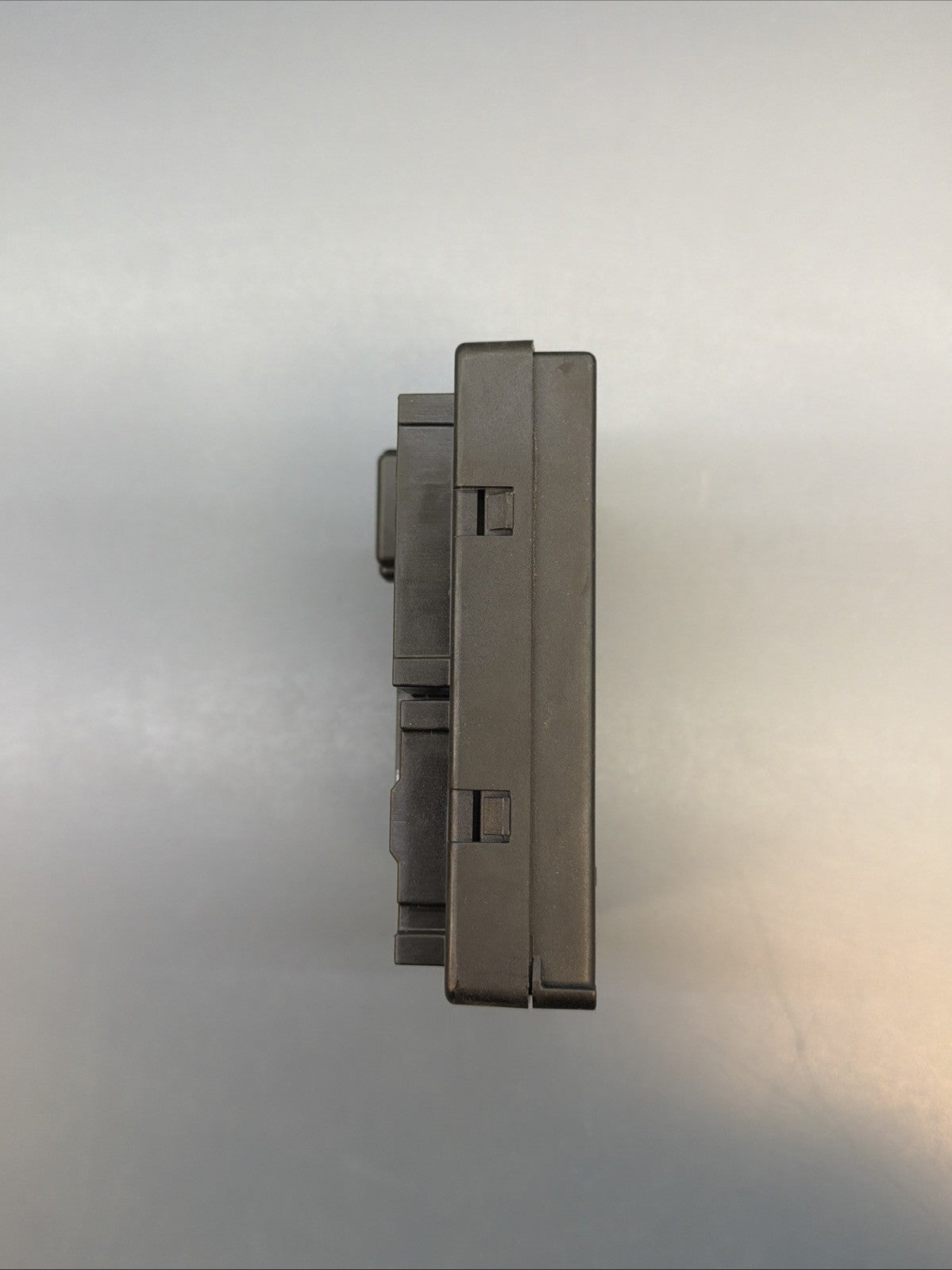2003-2010 BMW X3 E83 2.5i 3.0si Chassis Control Module Fuse Box ECM 7560626 OEM