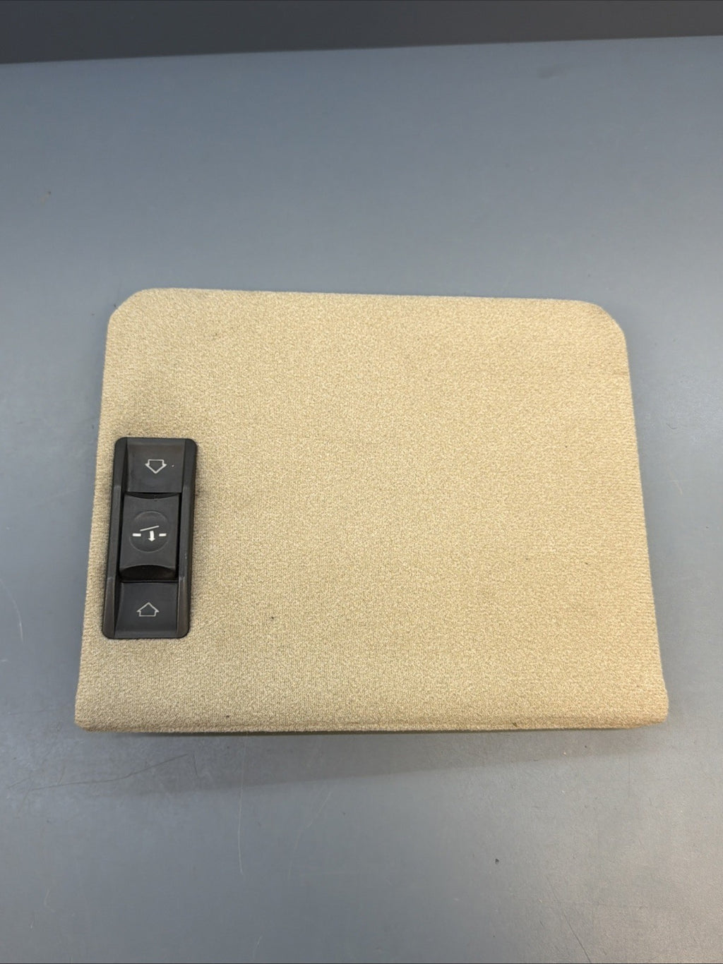 BMW E34 5 SERIES FRONT UPPER SLIDING ROOF SWITCH COVER TRIM GRAY 8126472