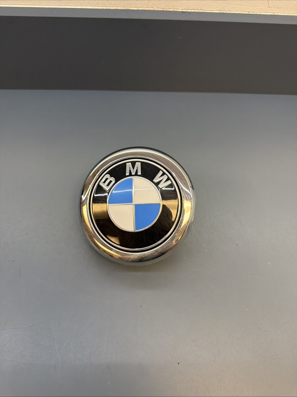 2018 - 2023 BMW X2 F39 REAR LIFTGATE EMBLEM RELEASE SWITCH HANDLE OEM 7248535