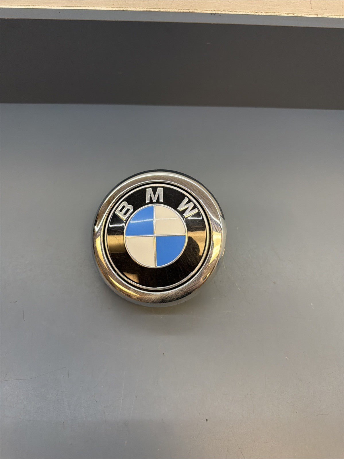 2018 - 2023 BMW X2 F39 REAR LIFTGATE EMBLEM RELEASE SWITCH HANDLE OEM 7248535