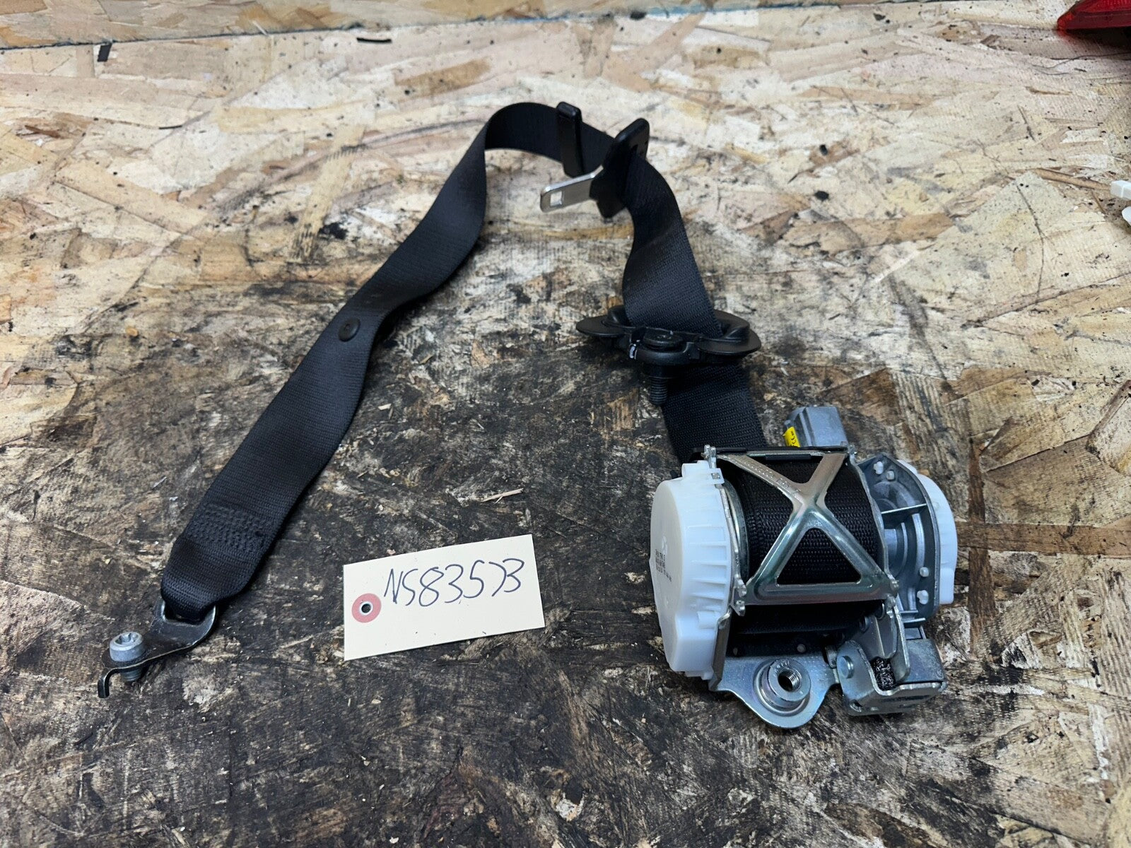 BMW F30 F31 F80 FRONT PASSANGER SEAT BELT RETRACTOR OEM 34107541D