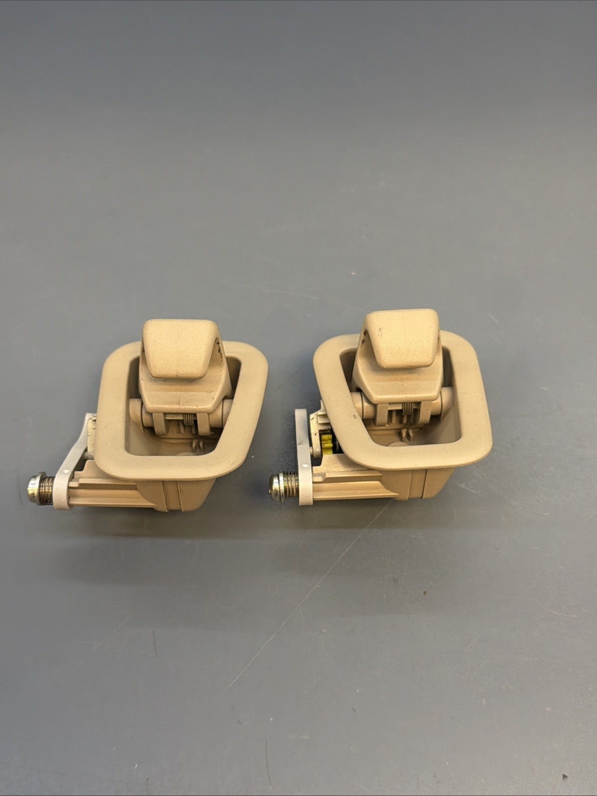 2007-2012 BMW 328i COUPE E92 - CEILING HOOK HANGER 7008000 BEIGE