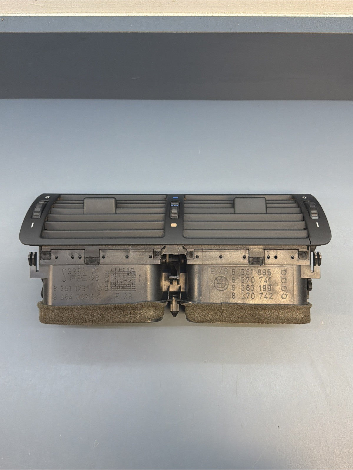 BMW 1997-2006 E46 3 SERIES BLACK CENTER INTERIOR VENT ASSEMBLY OEM 8361895