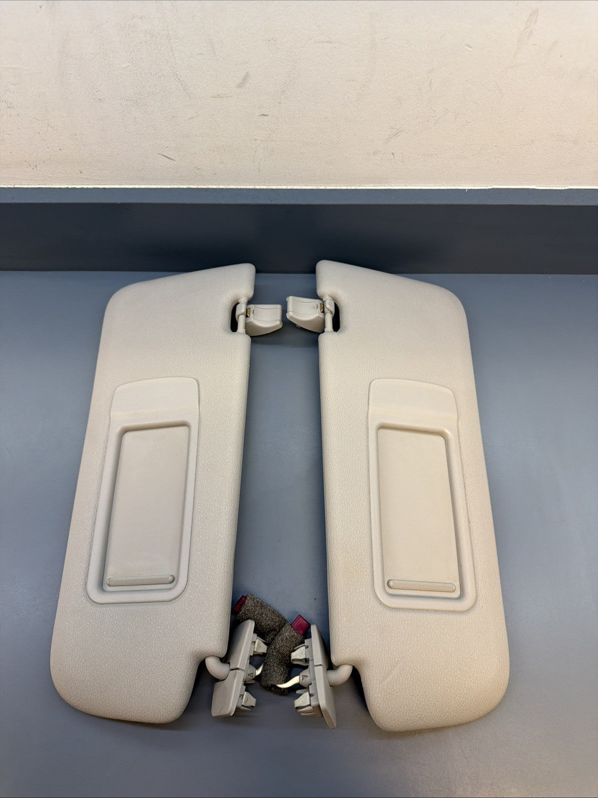 BMW F25 Sun Visor Set OEM – Driver & Passenger 6905983 GRAY