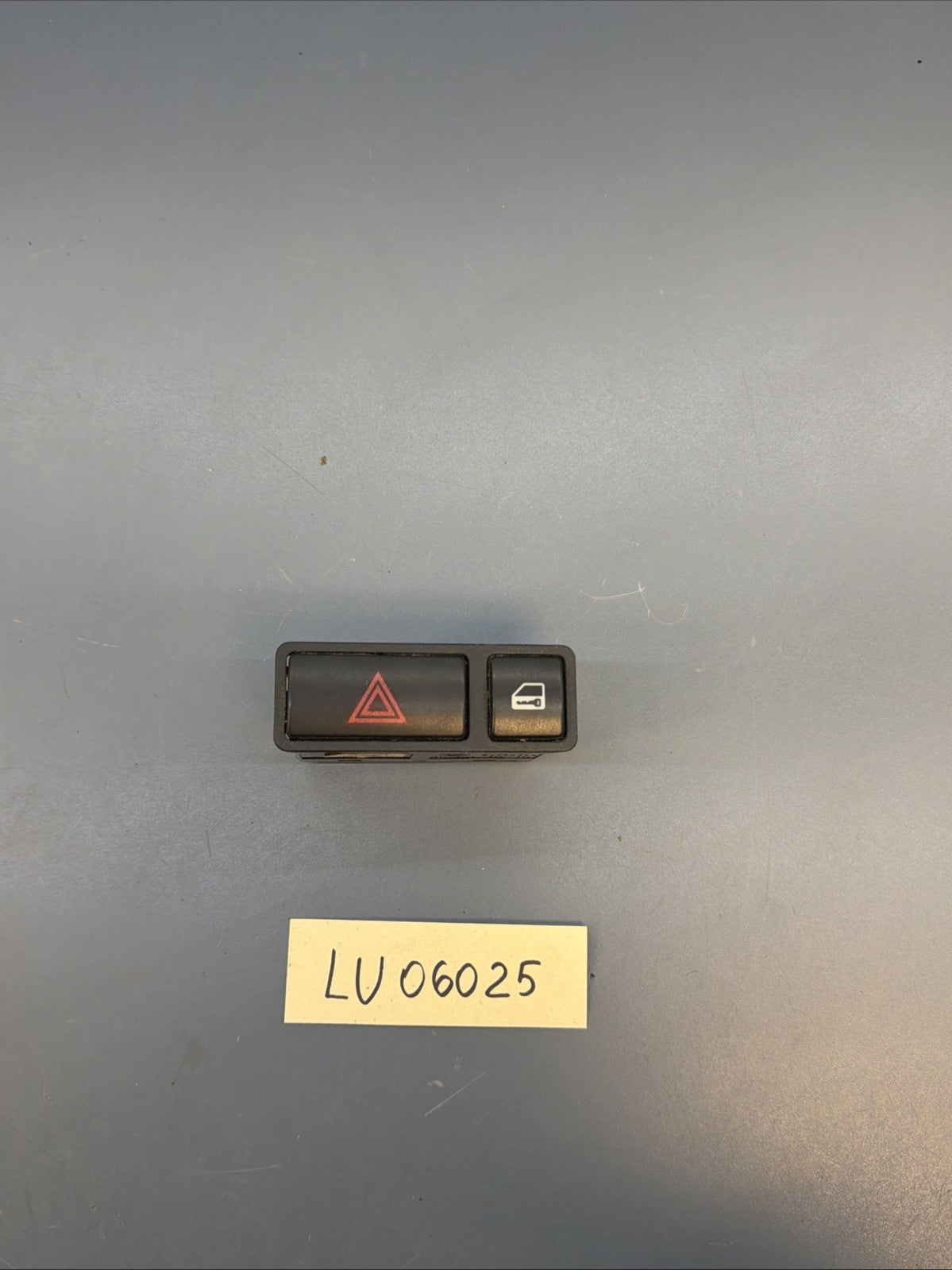 2000-2006 BMW E53 X5 E46 3 Series Hazard Locking Switch OEM 8368920