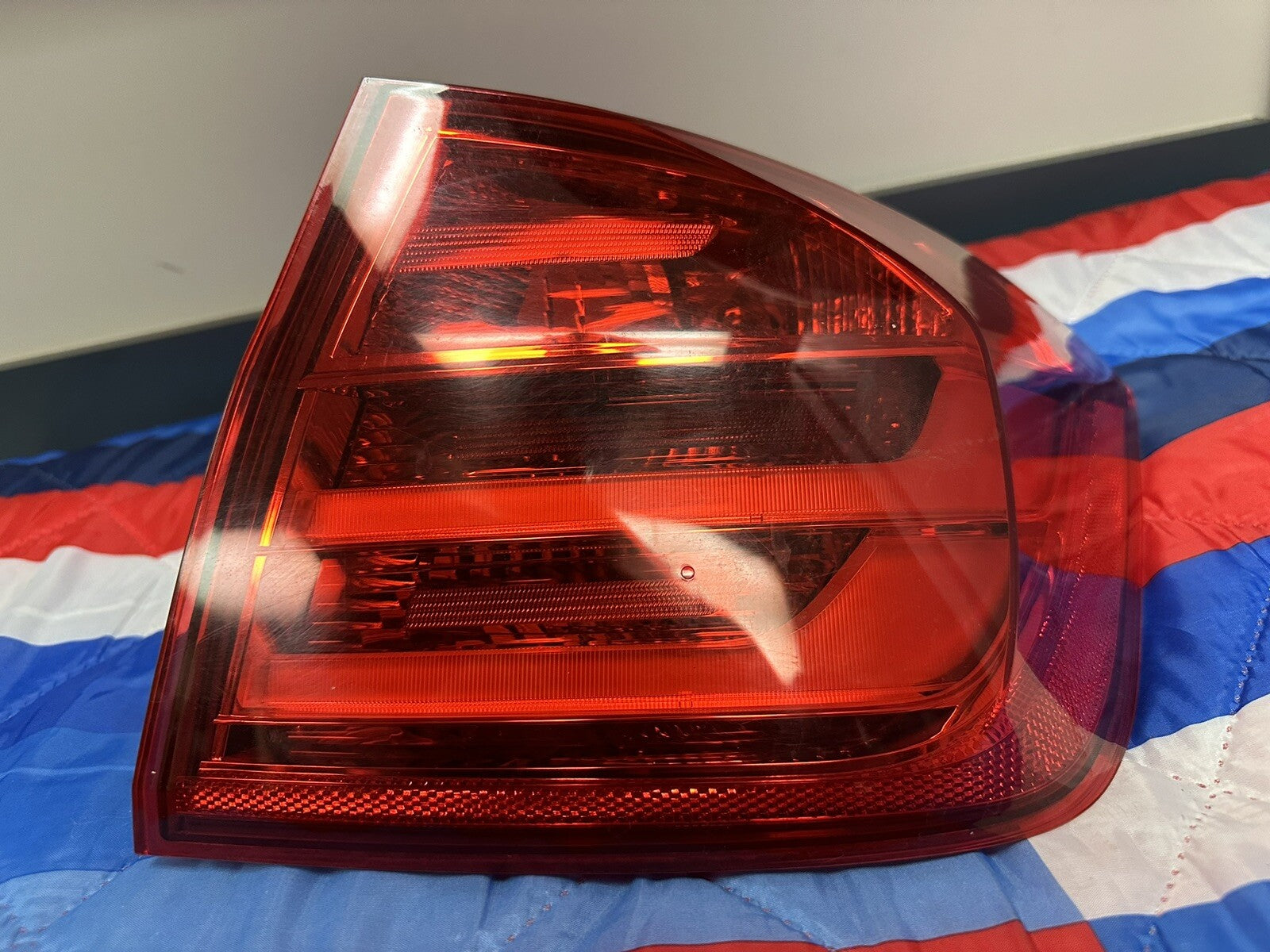 12-15 BMW F30 F80 SEDAN REAR RIGHT OUTER QUARTER TAIL LIGHT LAMP OEM 7372786