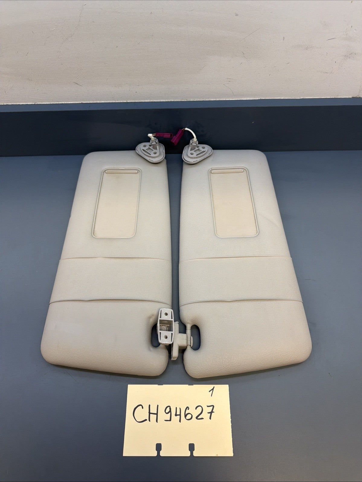 97-03 BMW E39 5 SERIES Sun Visor Set OEM Driver & Passenger 6905983 GREY