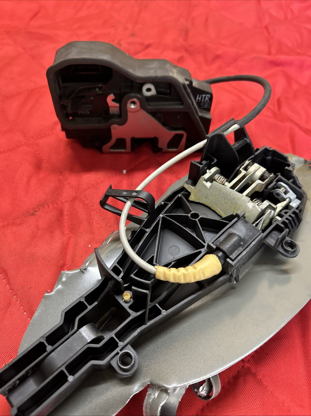 07-13 BMW X5 E70 REAR RIGHT PASSENGER DOOR LOCK LATCH ACTUATOR 7202148 W HANDLE