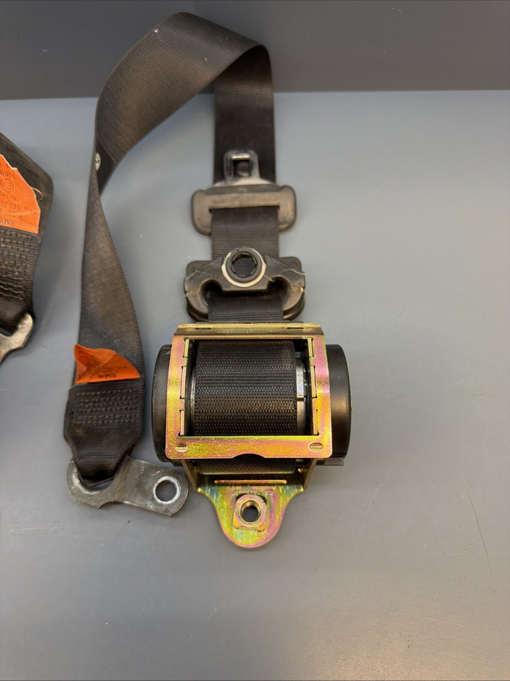 BMW E46 SEDAN Rear Left and Right Seat Belt Retractor Set 8201017