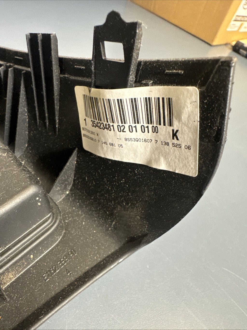 BMW 3 SERIES E90, REAR CENTRE CONSOLE TRIM WITH AIR VENT 7139048