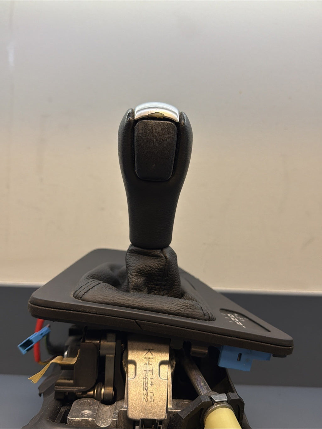 06-11 BMW E90 E91 325i XI 330i Automatic Transmission Gear Shifter 7548061