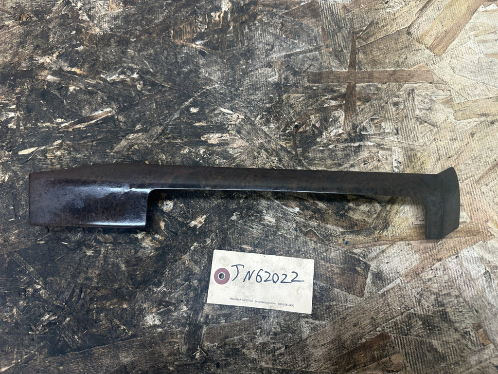 BMW 1997-2006 323ci CENTER UPPER DASH STERIO TRIM PANEL OEM 8203827