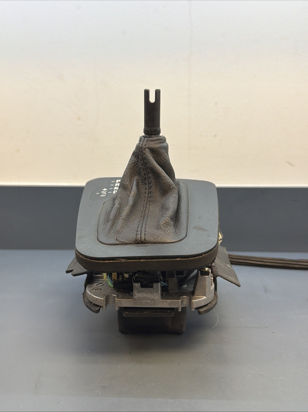2000-2006 BMW 3 SERIES AUTOMATIC TRANSMISSION SHIFTER 1422277
