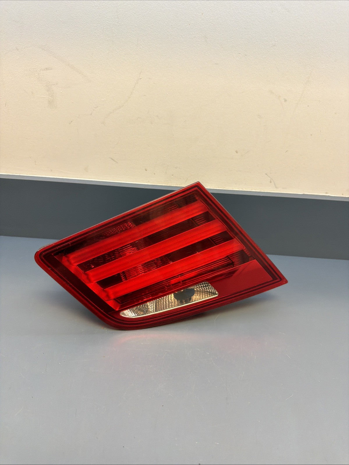 11-13 BMW 528I 535I 550I M5 F10 RIGHT SIDE INNER TRUNK TAIL LIGHT 7203225