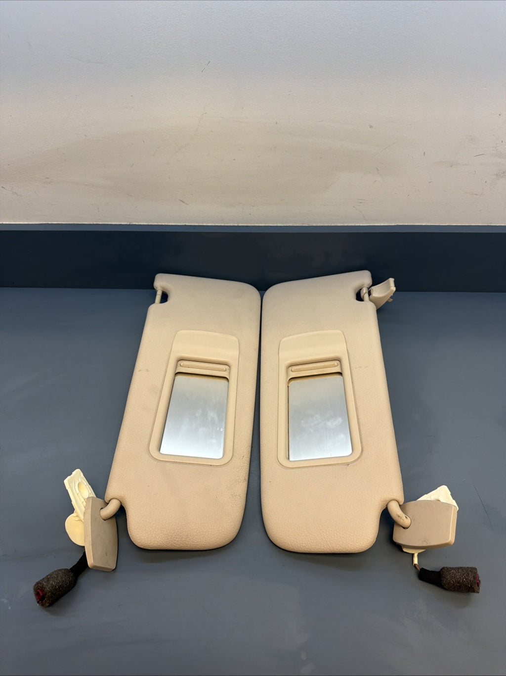 BMW F10 5 SERIES SUN VISOR MIRROR LEFT RIGHT PAIR OEM 6905983 BEIGE