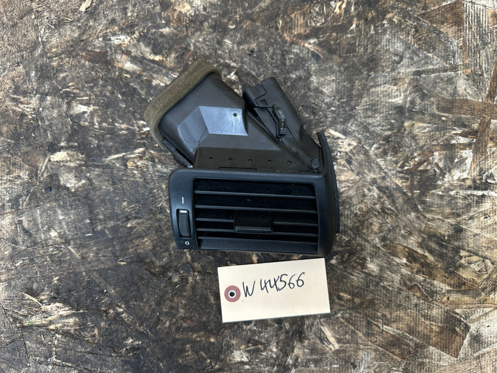 BMW 1999-2005 E46 RIGHT SIDE DASH AIR VENT OEM 8361898