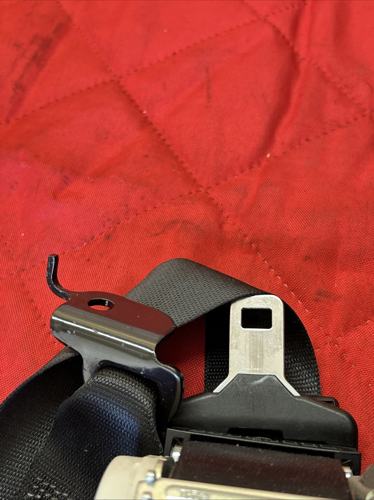 2011 - 2017 BMW X3 F25 REAR LEFT SIDE SEAT BELT RETRACTOR OEM 7258447