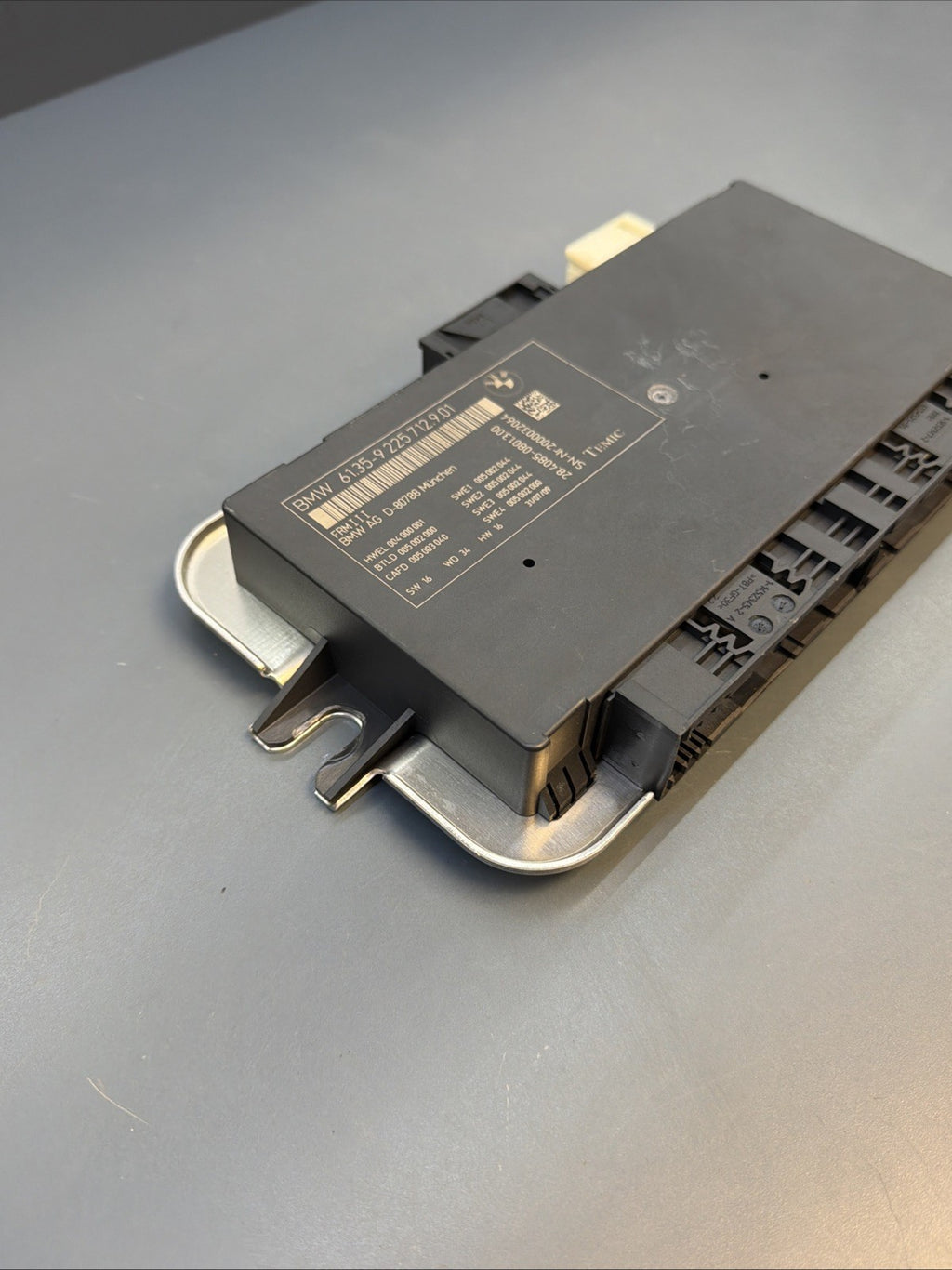 BMW F07 F01 F02 F04 5 7 FRM III 3 FOOTWELL LIGHT CONTROL ECU FRM3 9225712