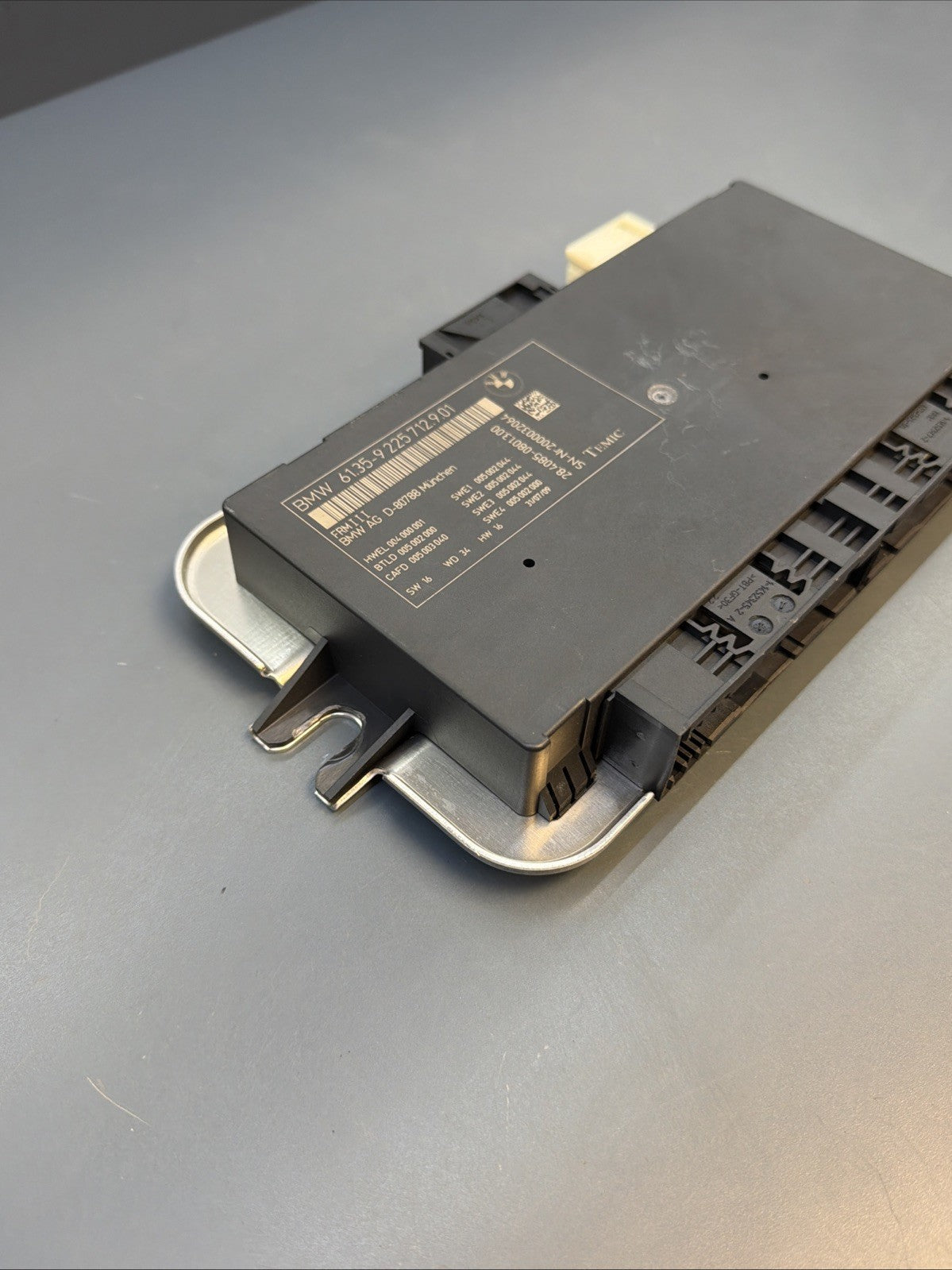 BMW F07 F01 F02 F04 5 7 FRM III 3 FOOTWELL LIGHT CONTROL ECU FRM3 9225712