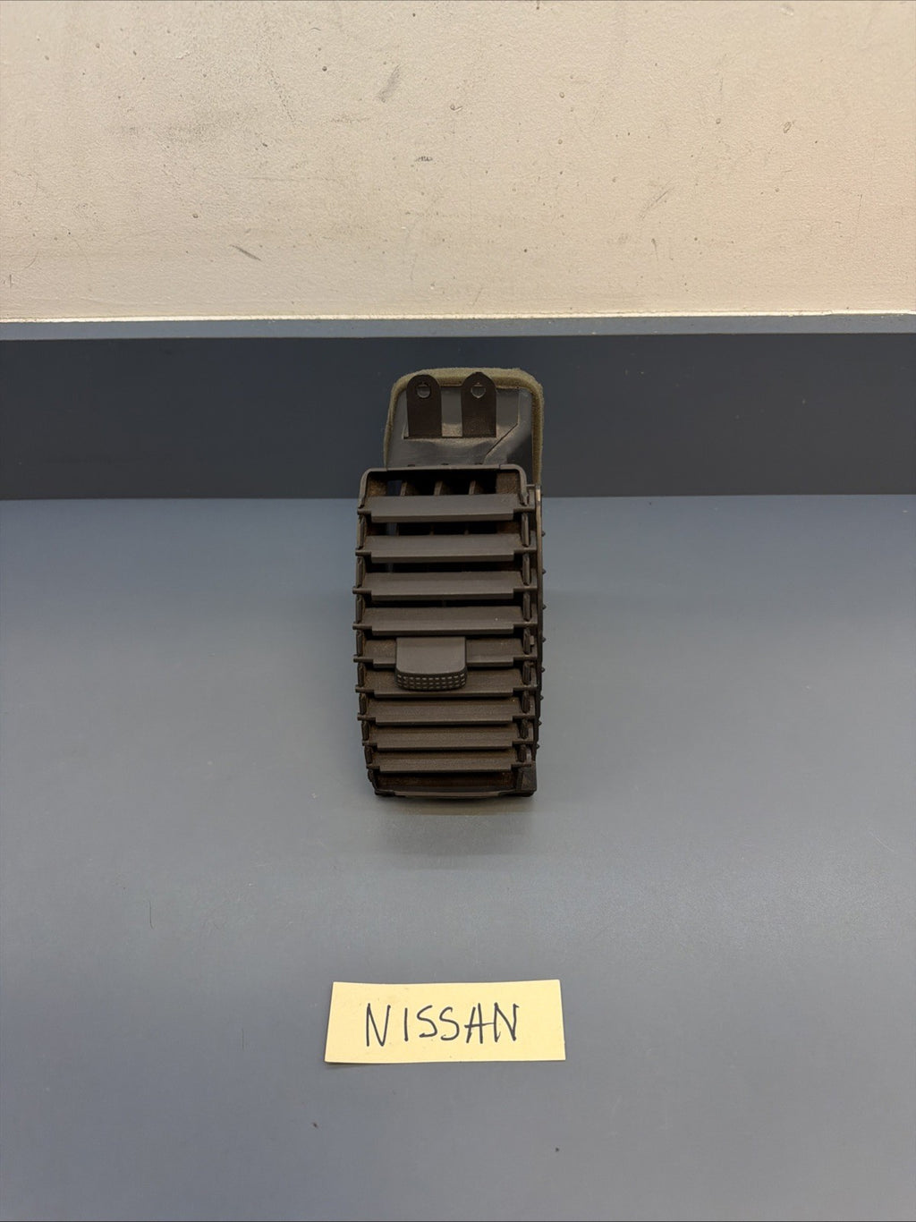 2005-2009 Nissan Xterra Center Right Dash Air Vent Grille 68750-EA000 OEM